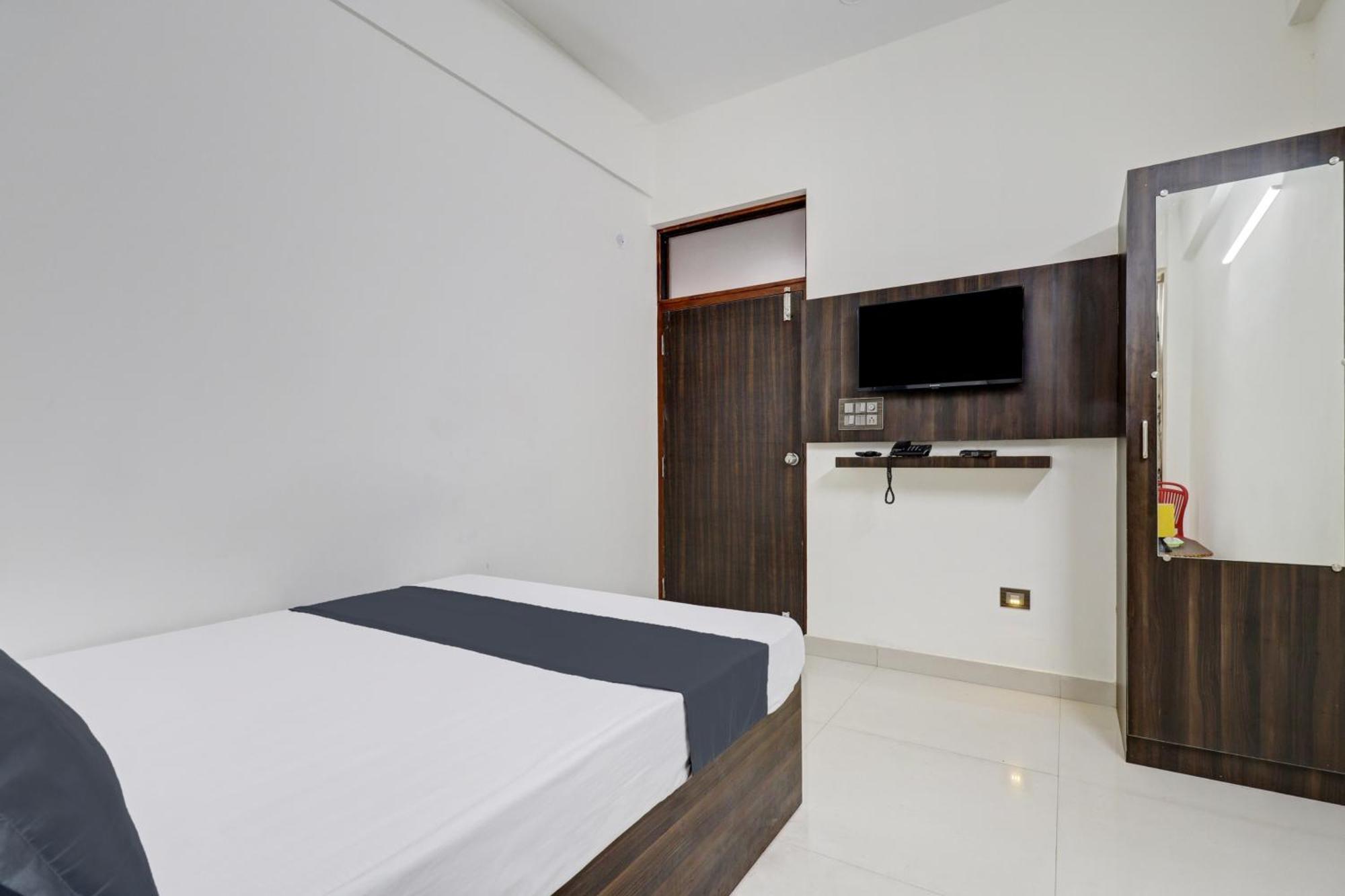 Hotel O J.K. Suites & Rooms Bangalore Exteriör bild