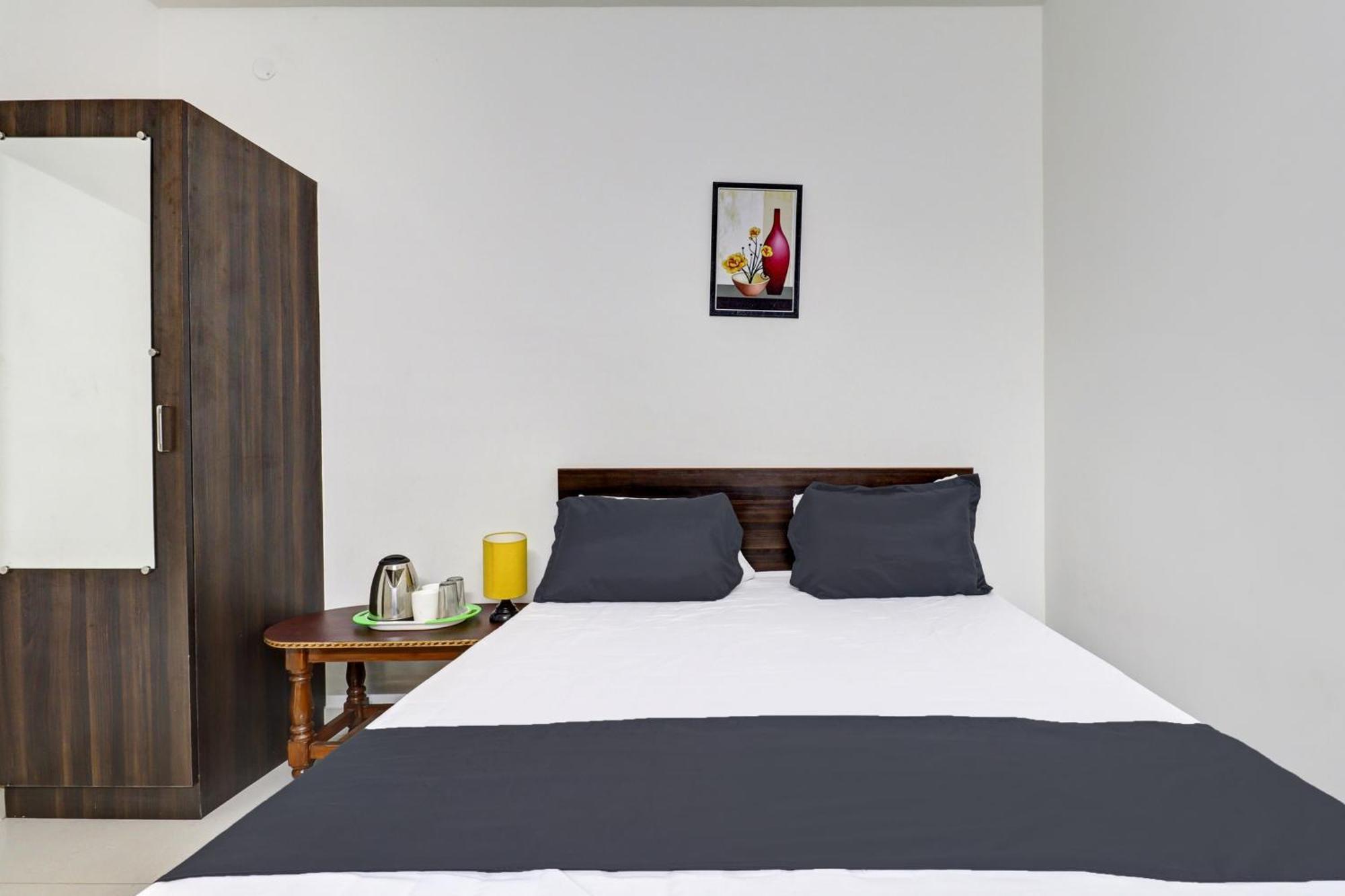 Hotel O J.K. Suites & Rooms Bangalore Exteriör bild